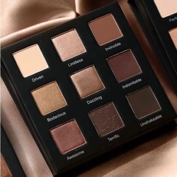 NIB RealHer "Make it Happen" Eyeshadow Palette - Picture 4 of 7